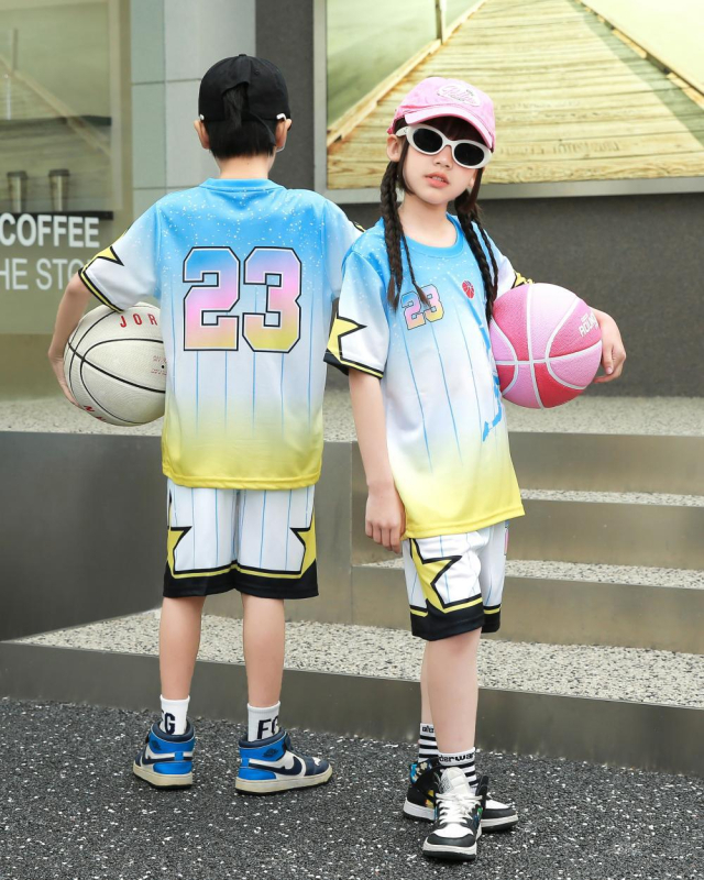 Gyerek kosárlabda egyenruhája, uniszex, 24-darabos készlet, poliészter anyag, nyár–tavasz–őszre, futáshoz és labdajátékokhoz