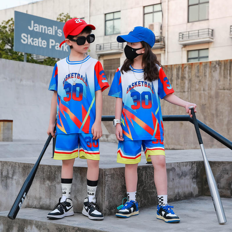 Gyerek kosárlabda egyenruhája, uniszex, 24-darabos készlet, poliészter anyag, nyár–tavasz–őszre, futáshoz és labdajátékokhoz