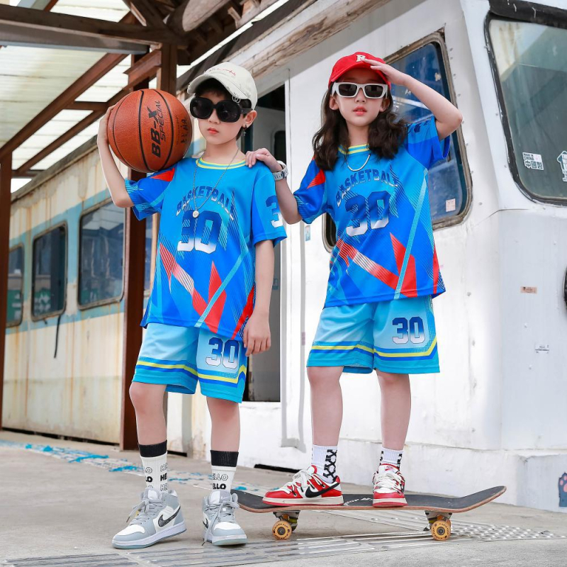 Gyerek kosárlabda egyenruhája, uniszex, 24-darabos készlet, poliészter anyag, nyár–tavasz–őszre, futáshoz és labdajátékokhoz
