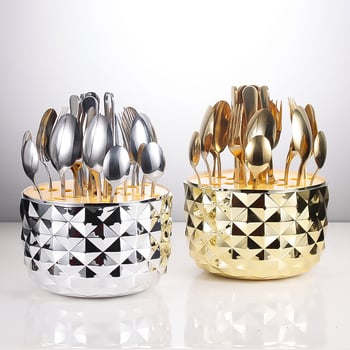 Σετ μαχαιροπίρουνα από ανοξείδωτο ατσάλι 410 με μοτίβο ανανά – μαχαίρι, πιρούνι, κουτάλι, κουταλάκι και αυγό ανανά; 410 ατσάλι, καθρέπτισμα φινιρίσματος; μοντέρνος μινιμαλιστικός σχεδιασμός; δυνατότητα εξατομίκευσης.