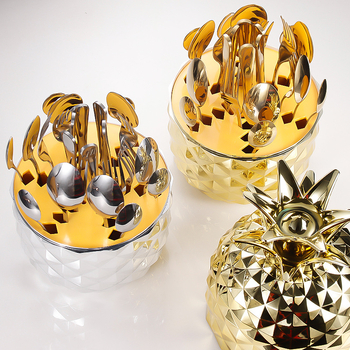 Σετ μαχαιροπίρουνα από ανοξείδωτο ατσάλι 410 με μοτίβο ανανά – μαχαίρι, πιρούνι, κουτάλι, κουταλάκι και αυγό ανανά; 410 ατσάλι, καθρέπτισμα φινιρίσματος; μοντέρνος μινιμαλιστικός σχεδιασμός; δυνατότητα εξατομίκευσης.