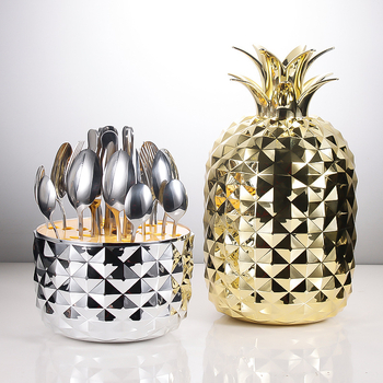 Σετ μαχαιροπίρουνα από ανοξείδωτο ατσάλι 410 με μοτίβο ανανά – μαχαίρι, πιρούνι, κουτάλι, κουταλάκι και αυγό ανανά; 410 ατσάλι, καθρέπτισμα φινιρίσματος; μοντέρνος μινιμαλιστικός σχεδιασμός; δυνατότητα εξατομίκευσης.