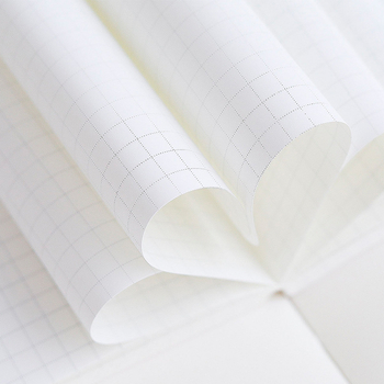 Caiet cu legare cusută, copertă din hârtie, hârtie de înaltă calitate pentru carte, 100–200 pagini, stil minimalist