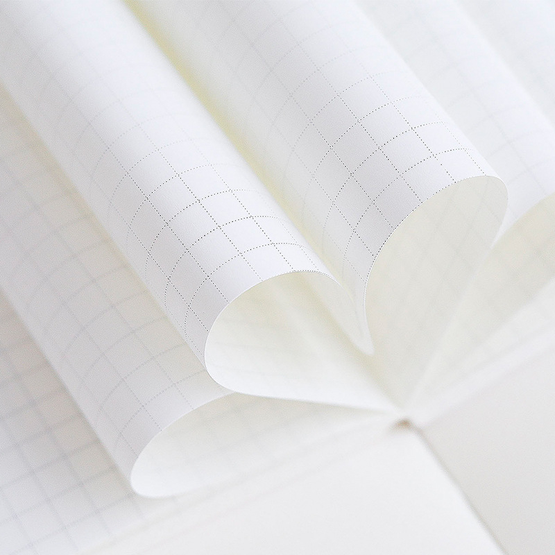 Caiet cu legare cusută, copertă din hârtie, hârtie de înaltă calitate pentru carte, 100–200 pagini, stil minimalist