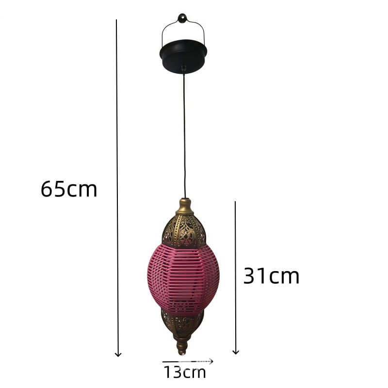 Ηλιακός εξωτερικός κρεμαστός προβολέας σε στιλ Μπαρόκ με πλέξιμο από σίδερο και ρατάν – IP44, 0,05 W, 1,2 V, 13×13×65 cm, διάρκεια φωτισμού 6–12 ωρών