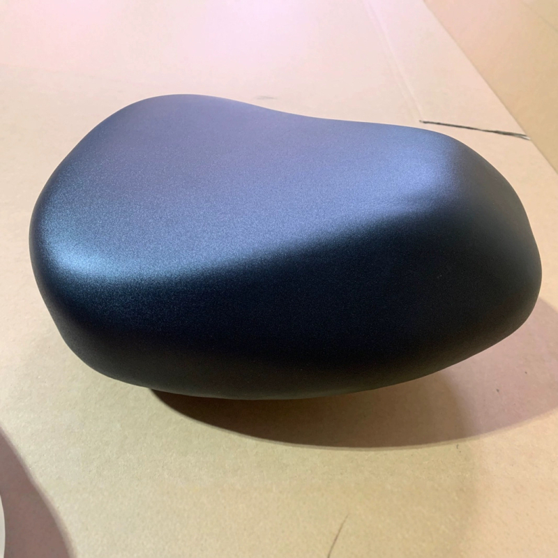 Σέλα για ηλεκτρικό όχημα με παχυνμένο αφρό, κατασκευή διπλής κελύφωσης και ενισχυμένη στήριξη; υλικά: χάλυνας και πολυουρεθάνη