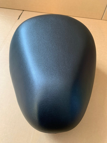 Σέλα ηλεκτρικού οχήματος με παχύτερο αφρό, κατασκευή διπλού κελύφους και πρόσθετη στήριξη | υλικά: ατσάλι και πολυουρεθάνη | συμβατό με ηλεκτρικά οχήματα