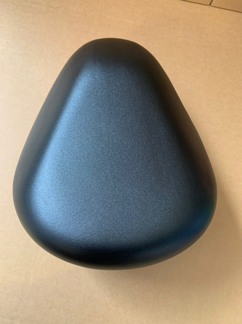 Σέλα ηλεκτρικού οχήματος με παχύτερο αφρό, κατασκευή διπλού κελύφους και πρόσθετη στήριξη | υλικά: ατσάλι και πολυουρεθάνη | συμβατό με ηλεκτρικά οχήματα