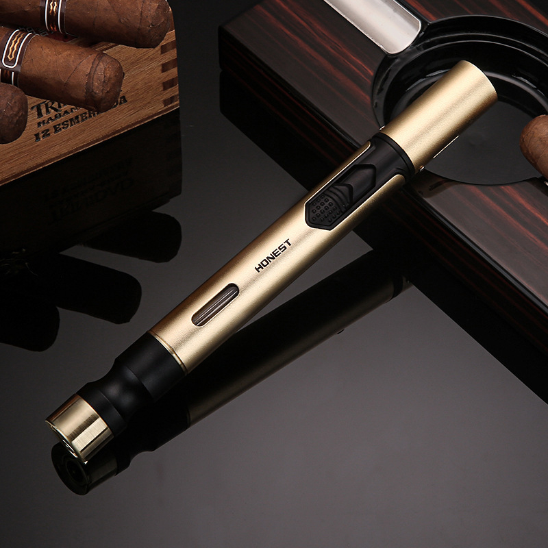 Hordozható szivar öngyújtó vágóval, felfújóval és tűs perforálóval — fémből készült test, bután üzemanyag