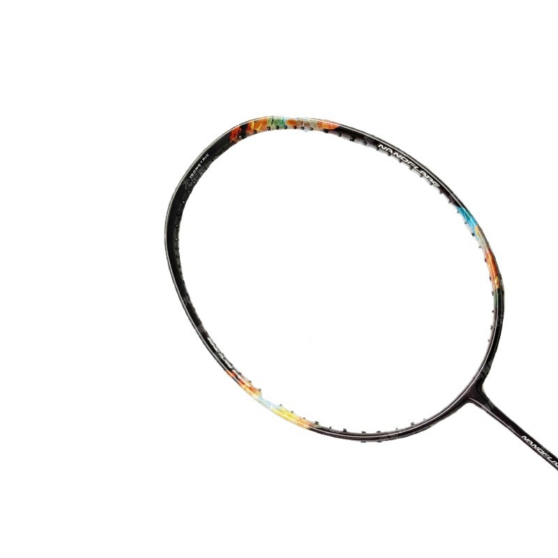 Badminton reketa 700PRO – karbonski okvir, ravni vrat, težina 80–84 g, najlon konci, monoblok konstrukcija