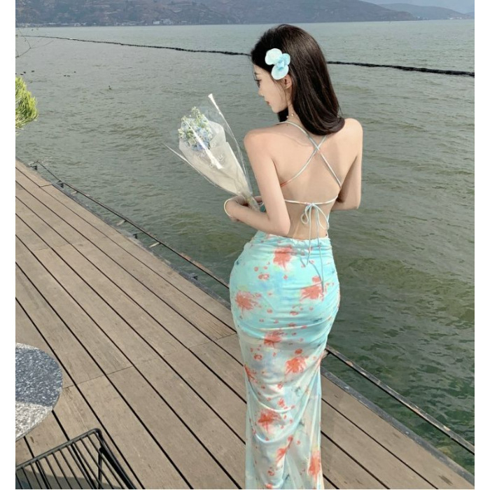 Flórás mintás poliészter ruha, V-nyak, ujjatlan, pántos fazon, középmagasságú hossz