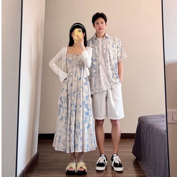 Nyári chiffon ruha virágos mintával, hosszú A‑vonalú, magas gallér, rövid ujjú, pulóver-stílusú