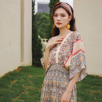 Középhosszú A-vonalú boho strandruha, nyomtatott poliészter anyagból, kerek nyakú, ujjatlan