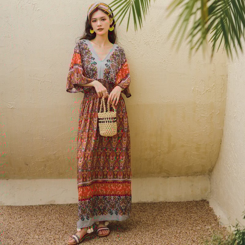 Középhosszú A-vonalú boho strandruha, nyomtatott poliészter anyagból, kerek nyakú, ujjatlan