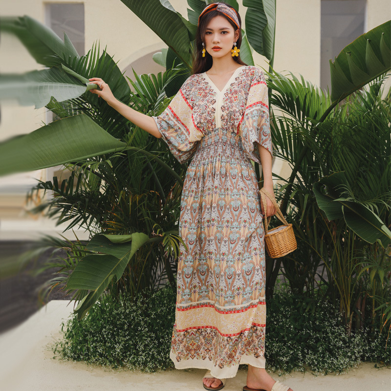Középhosszú A-vonalú boho strandruha, nyomtatott poliészter anyagból, kerek nyakú, ujjatlan