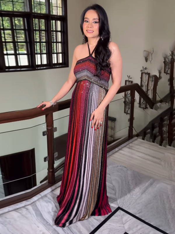 Hosszú ruha halternekúval, ujjatlan, hátsó kivágás, A-vonalú, csíkos poliészter, nyaralási stílus, Tavasz 2026