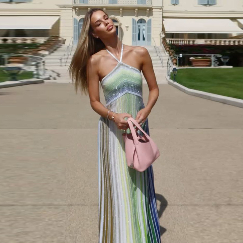 Hosszú ruha halternekúval, ujjatlan, hátsó kivágás, A-vonalú, csíkos poliészter, nyaralási stílus, Tavasz 2026