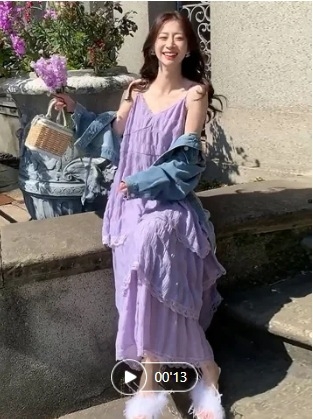 Ujjatlan spagetti pántos ruha V-nyakkal, hosszú fazon, poliészter