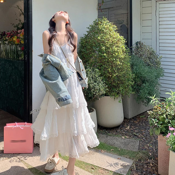 Ujjatlan spagetti pántos ruha V-nyakkal, hosszú fazon, poliészter