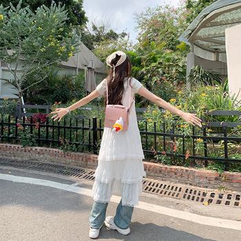 Ujjatlan spagetti pántos ruha V-nyakkal, hosszú fazon, poliészter