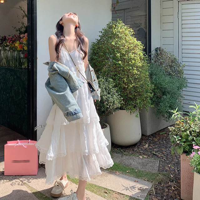 Ujjatlan spagetti pántos ruha V-nyakkal, hosszú fazon, poliészter