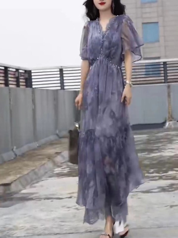 Hosszú nyári ruha V-nyakkal, karcsúsított derékkal, tengerparti mintával, poliészter, rövid ujjú, 2024 nyár