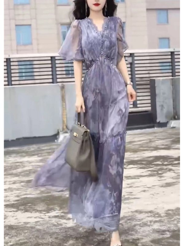 Hosszú nyári ruha V-nyakkal, karcsúsított derékkal, tengerparti mintával, poliészter, rövid ujjú, 2024 nyár