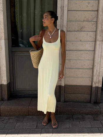 U-nyakú, ujjatlan maxi ruha, magas derekú, kötött pamut-poliészter keverék