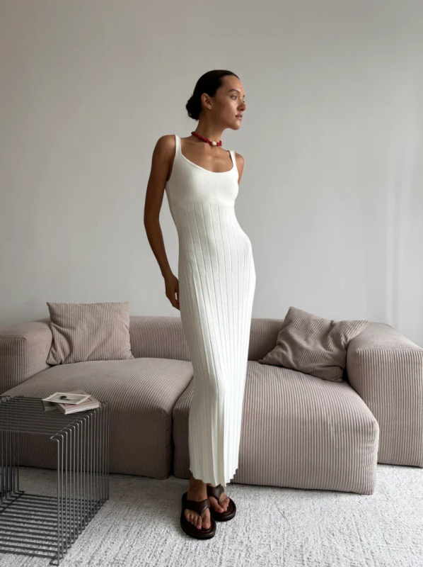 U-nyakú, ujjatlan maxi ruha, magas derekú, kötött pamut-poliészter keverék