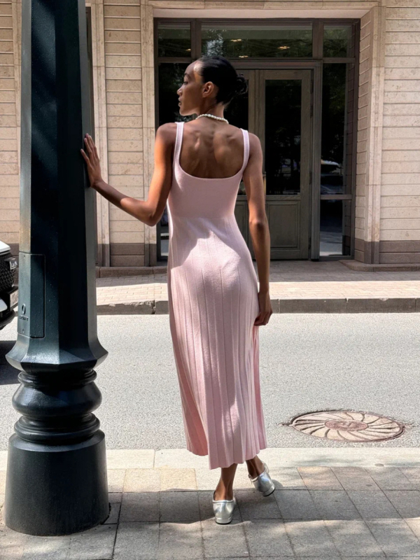 U-nyakú, ujjatlan maxi ruha, magas derekú, kötött pamut-poliészter keverék