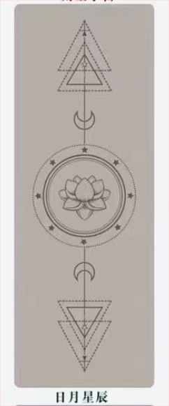 Μάτ γιόγκα με ματ επιφάνεια και PU φυσικό καουτσούκ; αντιολισθητικό, ανθεκτικό στη φθορά και στη βρωμιά; πάχος 4–5 mm; βάρος 2700 g; σχέδιο γραμμών Ασάνα.