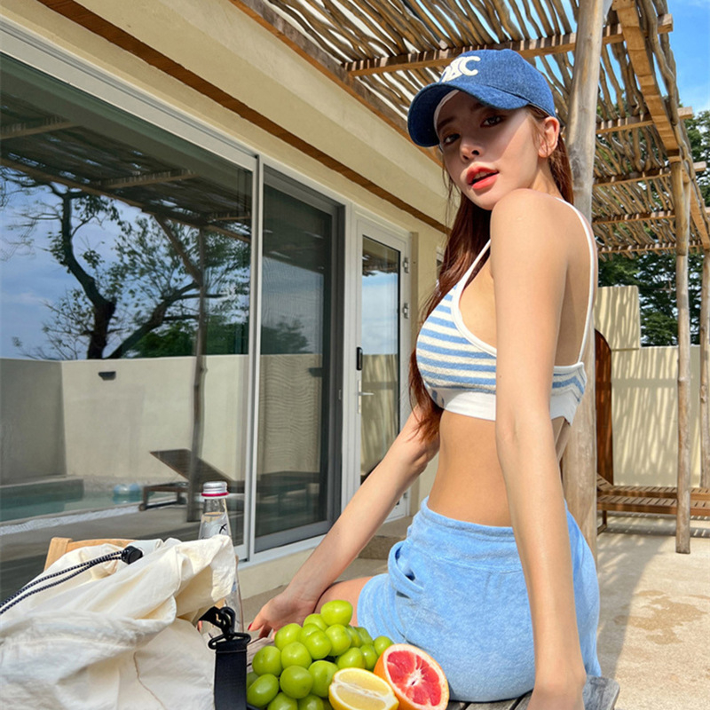 Bikini set u korejskom stilu s podignutim trokutastim gornjim dijelom, bez rukava; vanjska najlonska tkanina, podstava od poliestera s 5% spandeksa; seksi, svjež dizajn