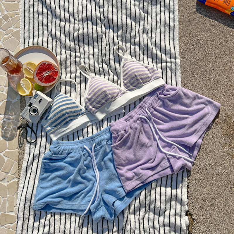 Bikini set u korejskom stilu s podignutim trokutastim gornjim dijelom, bez rukava; vanjska najlonska tkanina, podstava od poliestera s 5% spandeksa; seksi, svjež dizajn