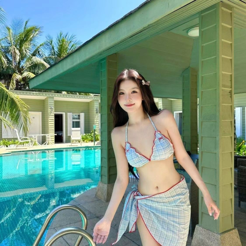 Бански костюм от три части с ретро каре и бродирана панделка, подплънки за бюст, без гръб, висока еластичност