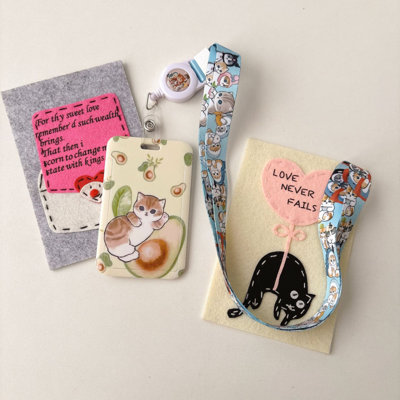 Пластмасов картодържател с карикатурен стил за идентификационни и студентски карти