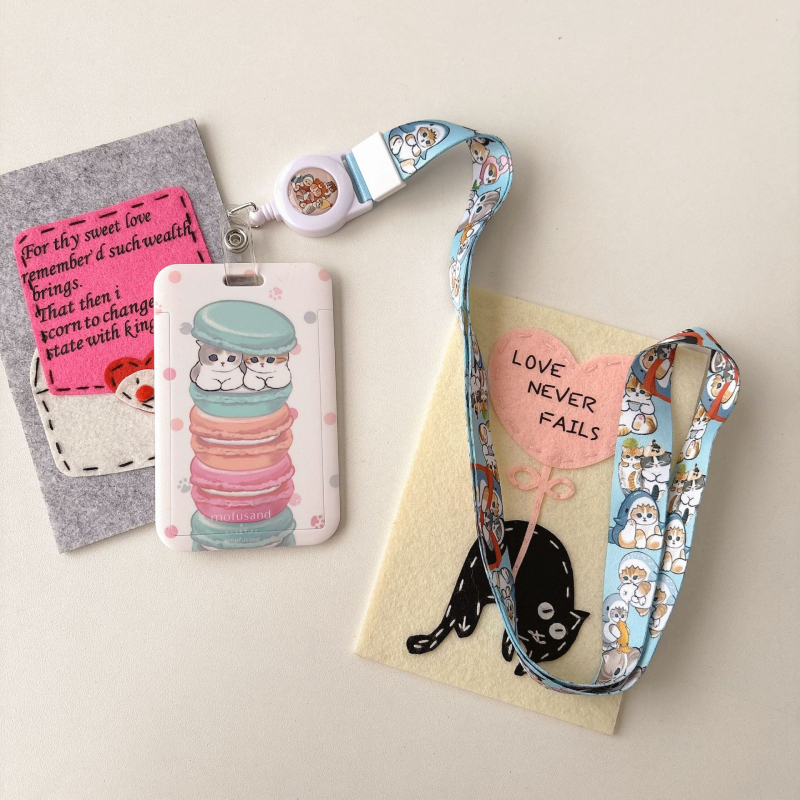 Пластмасов картодържател с карикатурен стил за идентификационни и студентски карти