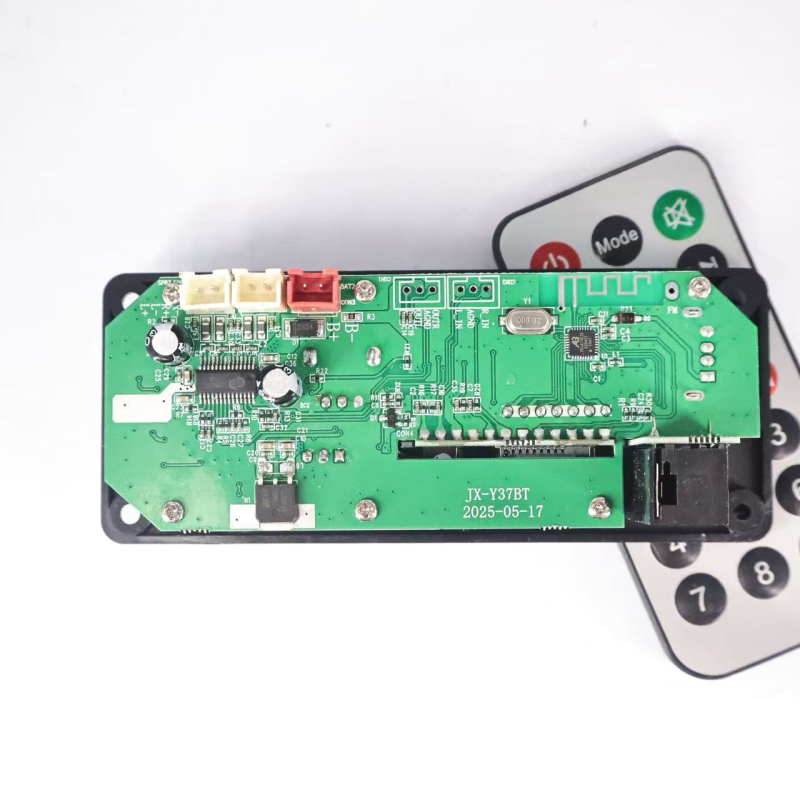 6,5 mm mikrofon s 12V pojačalom, izlaz 2x50W, Bluetooth MP3 dekodiranje, kolor LCD zaslon