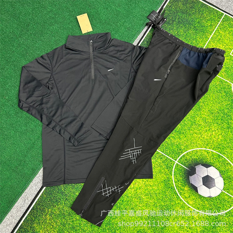 Set za atletiku – brzo-sušeći polu-zip, dugi rukavi, stojeći ovratnik, poliester 90%