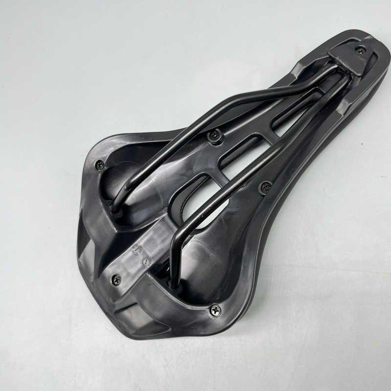 Șa de bicicletă cu compatibilitate universală pentru MTB, biciclete de șosea și pliabile; design respirabil cu absorbție a șocurilor și pernă antiderapantă