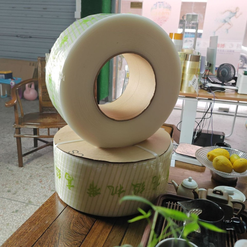 Role de bandă PP pentru ambalare, industrială, 350 kg rezistență la tracțiune, diametru exterior 400 mm, diametru interior 100 mm, greutate 10 kg