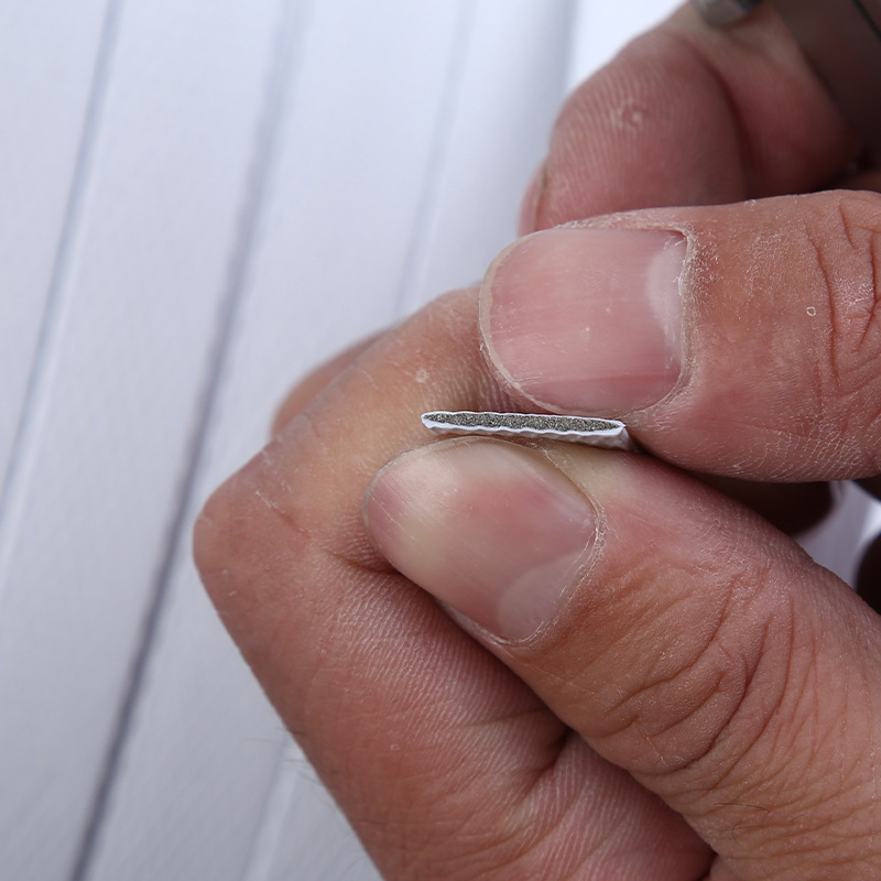 PP ručna pakirajuća traka - Materijal: PP; Debljina: 1.5 mm; Model: DL-SPP-10; Naprezanje pri rastezanju: 80 kg