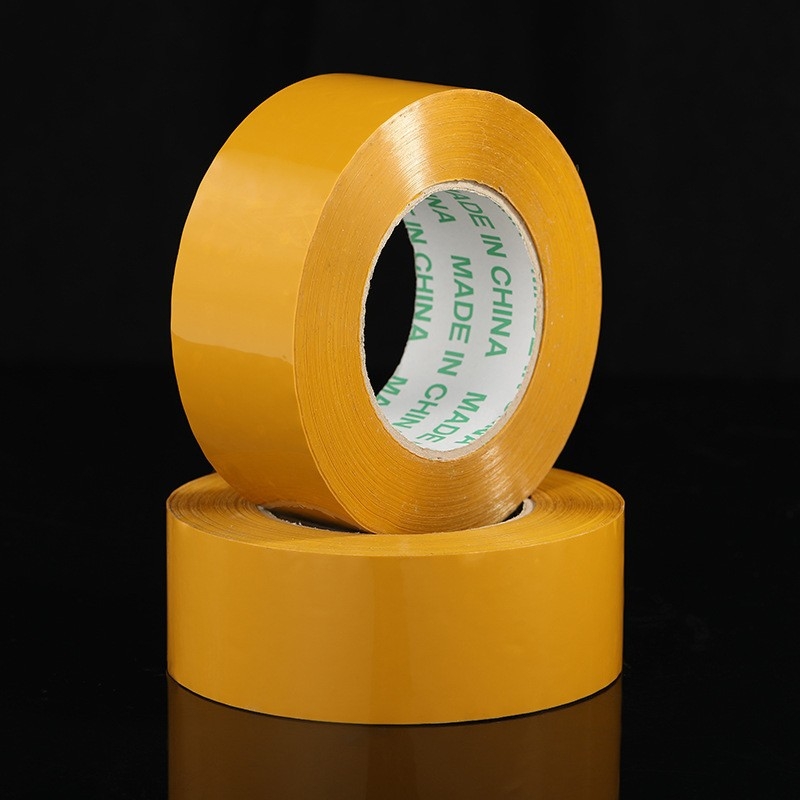 Ljepljena traka za pakiranje s visokim viskoznim svojstvima, namijenjena ekspresnoj logistici i zatvaranju kutija; debljina 52 µm, širina 45 mm, duljina 110 m; podloga: OPP, stražnji materijal: BOPP