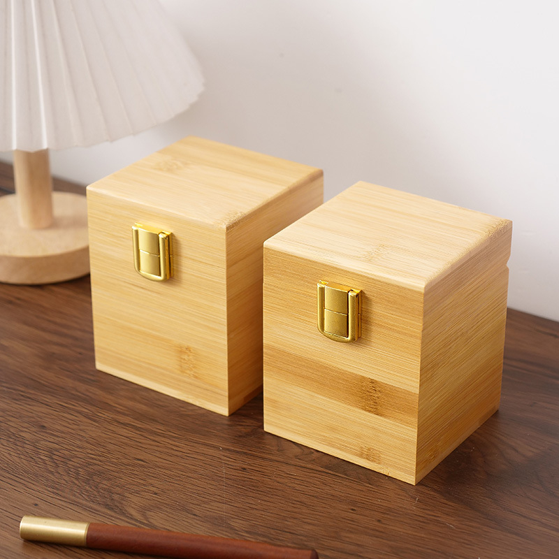 Drevená skladovacia skrinka z prírodného dreva s gravírovaním, výstelka k dispozícii, model Key box