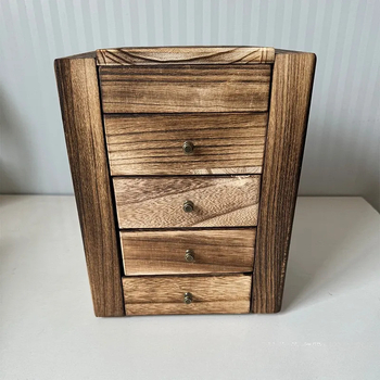 Drevená šperkovnica z prírodného dreva s gravírovaním a personalizáciou, viacvrstvové usporiadanie šperkov