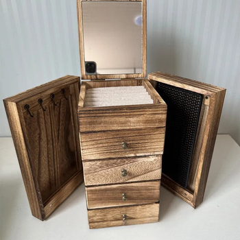 Drevená šperkovnica z prírodného dreva s gravírovaním a personalizáciou, viacvrstvové usporiadanie šperkov