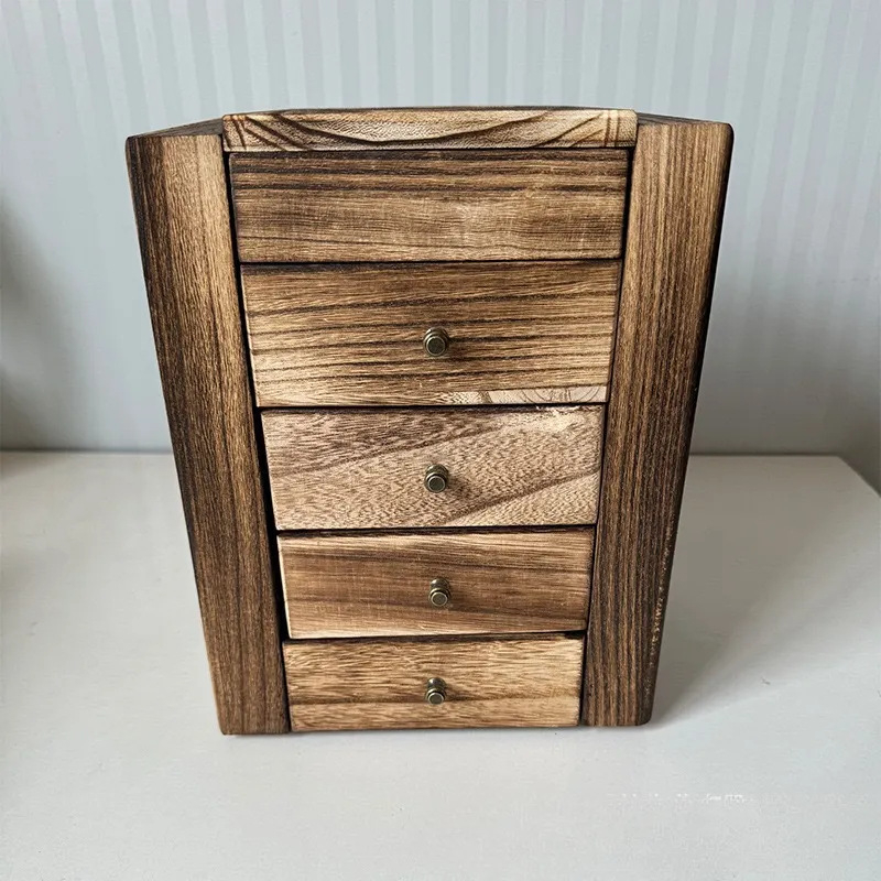 Drevená šperkovnica z prírodného dreva s gravírovaním a personalizáciou, viacvrstvové usporiadanie šperkov