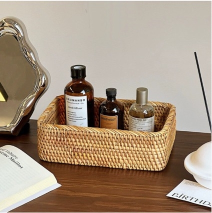 Organizator de cosmetică pentru birou, dreptunghiular, cadru din lemn și împletitură de răchită — model BC05507, capacitate 18L