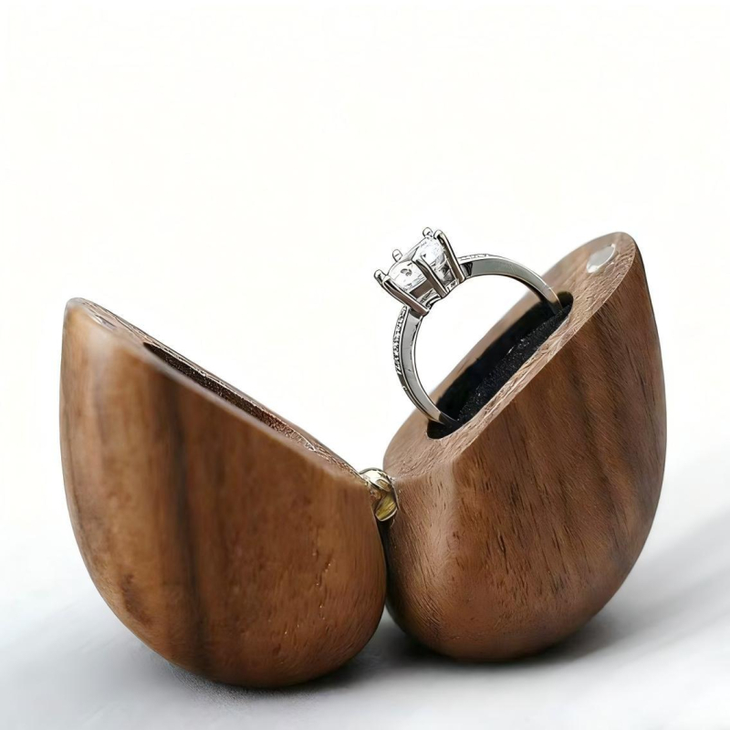 Cutie pentru inele din lemn de nuc, în formă de inimă, pentru logodnă și nuntă, poate fi gravată