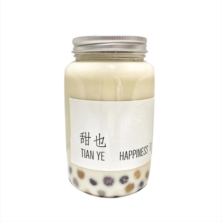 Jednokratna čaša za mliječni čaj od PET plastike, cilindričnog oblika, s poklopcem