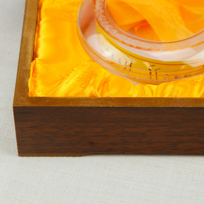 Box na balenie Cordyceps sinensis, vyrezávaná drevená darčeková škatuľka, strieborné bronzovanie, výplň pena + hodváb (Model JK031; Materiál: fiberboard; Pôvod: Wenzhou)